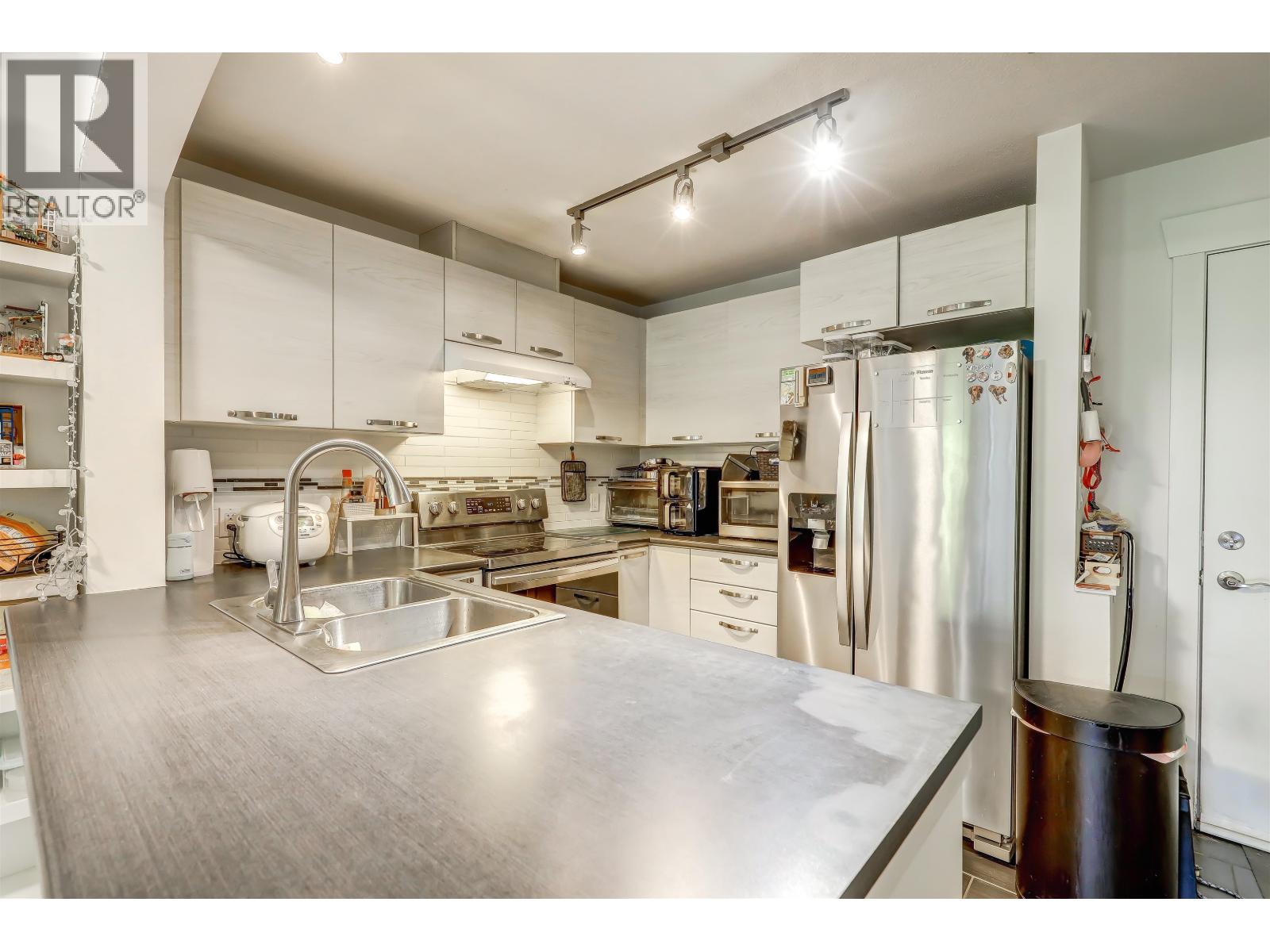 304 7478 Byrnepark Walk, Burnaby, British Columbia  V3N 0B5 - Photo 11 - R3150751