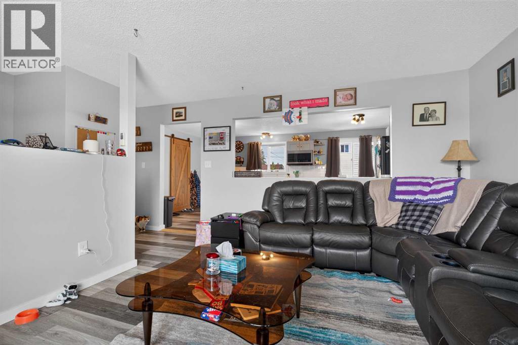 10004, 93 Ave, Wembley, Alberta  T0H 3S0 - Photo 5 - A2325156