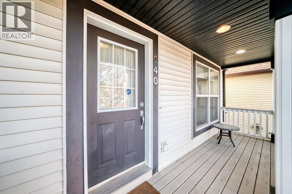 240 Prestwick Way SE, Calgary, Alberta  T2Z 2Z5 - Photo 2 - A2293982