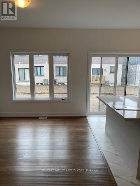 24 South Park Lane, Barrie, Ontario  L9J 0M8 - Photo 4 - S13615182