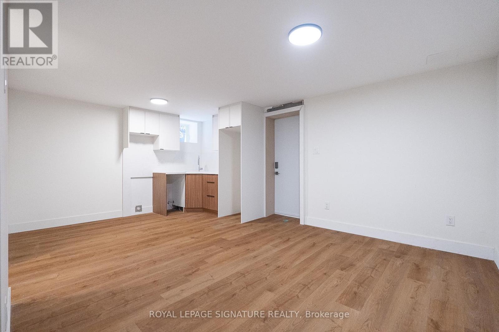2 - 7 Earnscliffe Road, Toronto, Ontario  M6E 1J4 - Photo 2 - C13615214