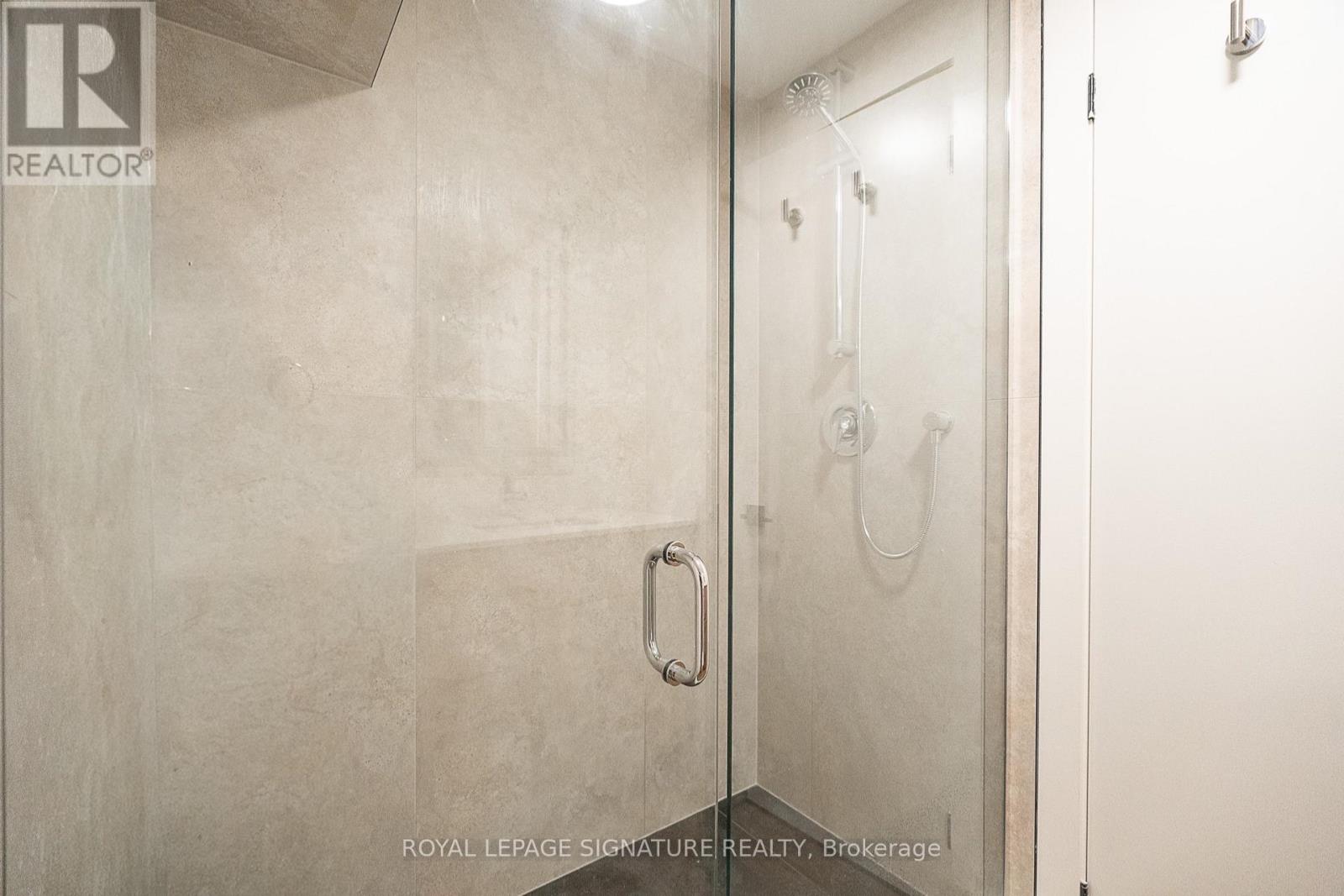 2 - 7 Earnscliffe Road, Toronto, Ontario  M6E 1J4 - Photo 8 - C13615214