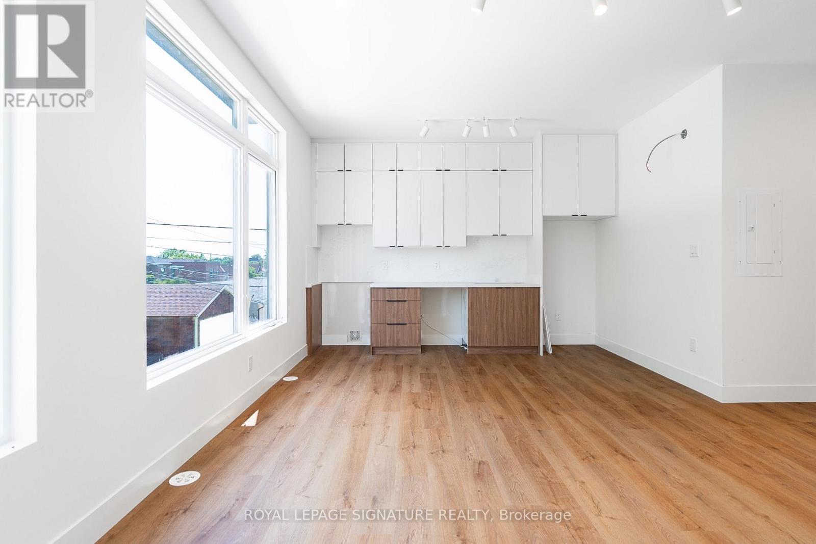 7 - 7 Earnscliffe Road, Toronto, Ontario  M6E 1J4 - Photo 2 - C13615218
