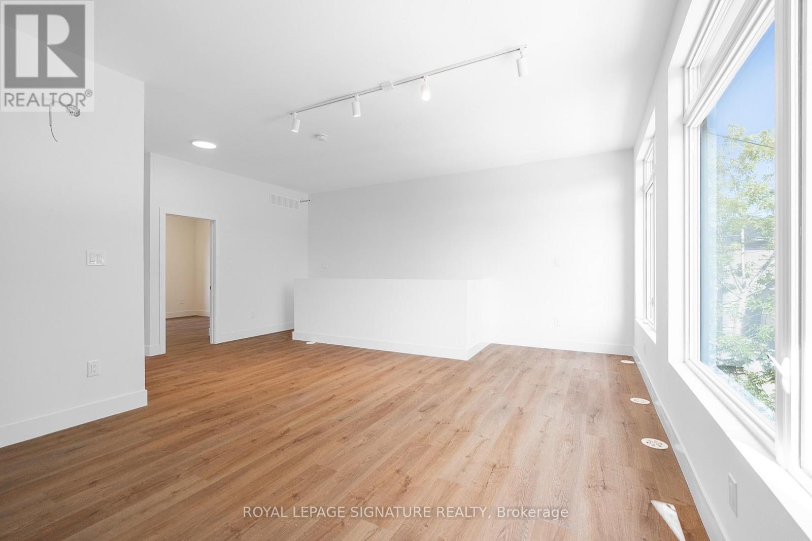 7 - 7 Earnscliffe Road, Toronto, Ontario  M6E 1J4 - Photo 3 - C13615218