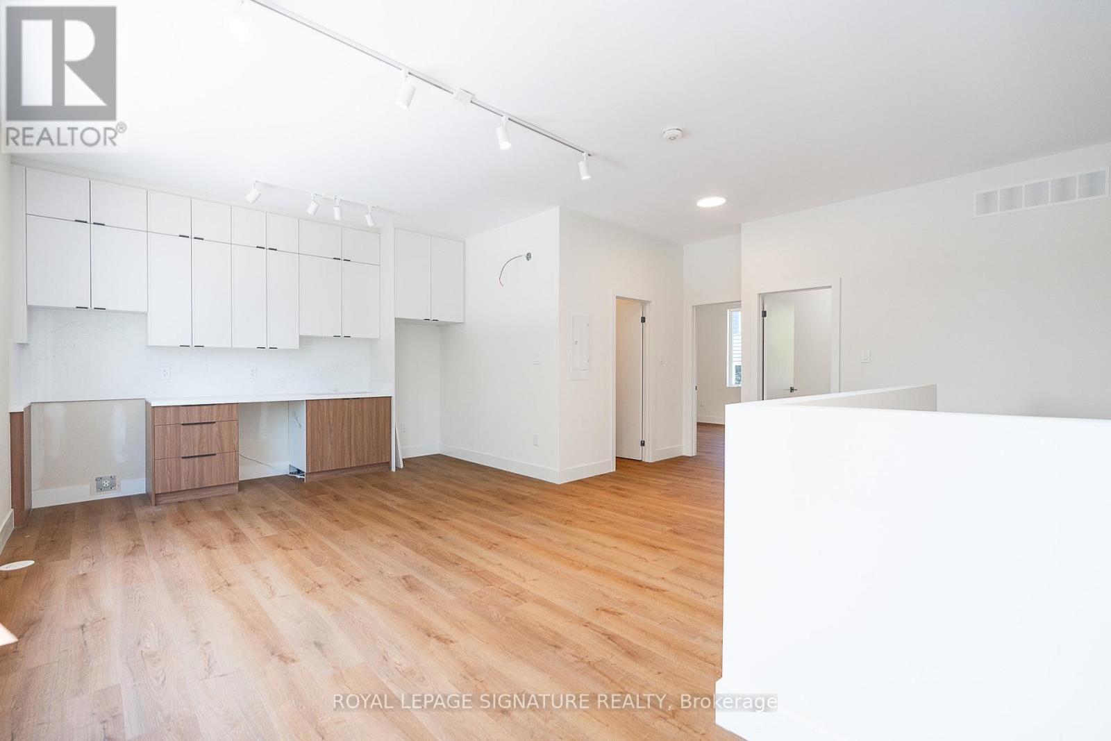 7 - 7 Earnscliffe Road, Toronto, Ontario  M6E 1J4 - Photo 6 - C13615218