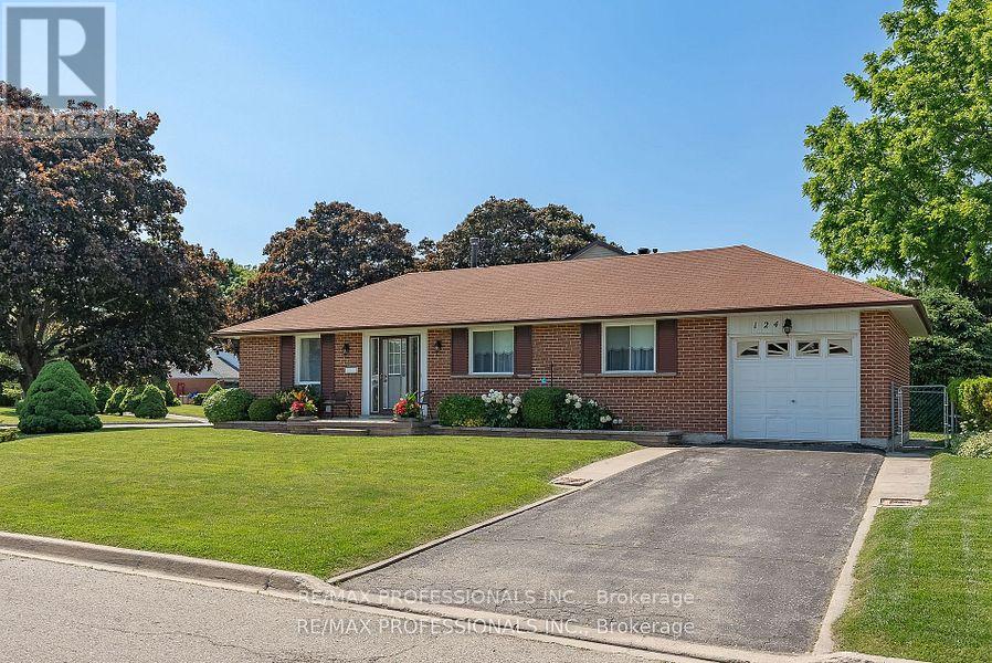 LOWER - 124 PANTER CRESCENT, Ajax, Ontario