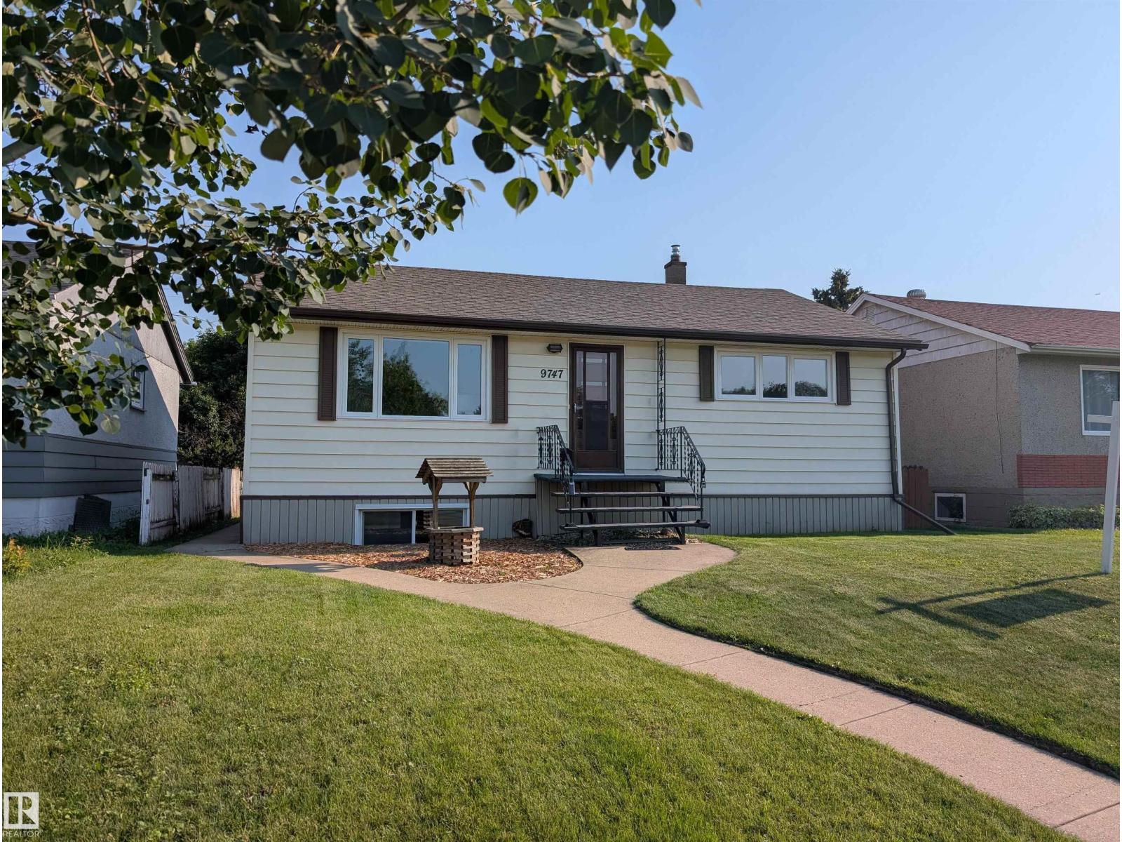 9747 66 AV NW, Edmonton, Alberta