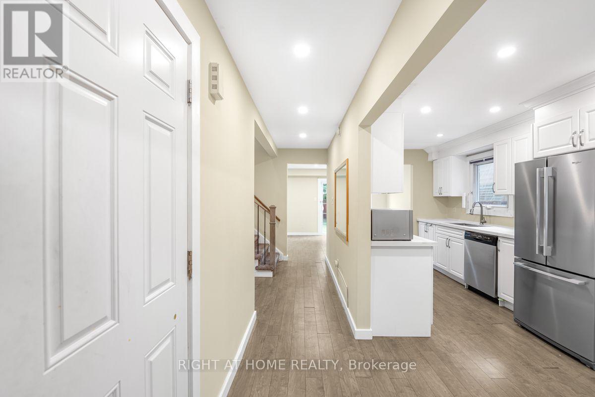 1361 Brands Court, Pickering, Ontario  L1V 2T2 - Photo 4 - E13615238