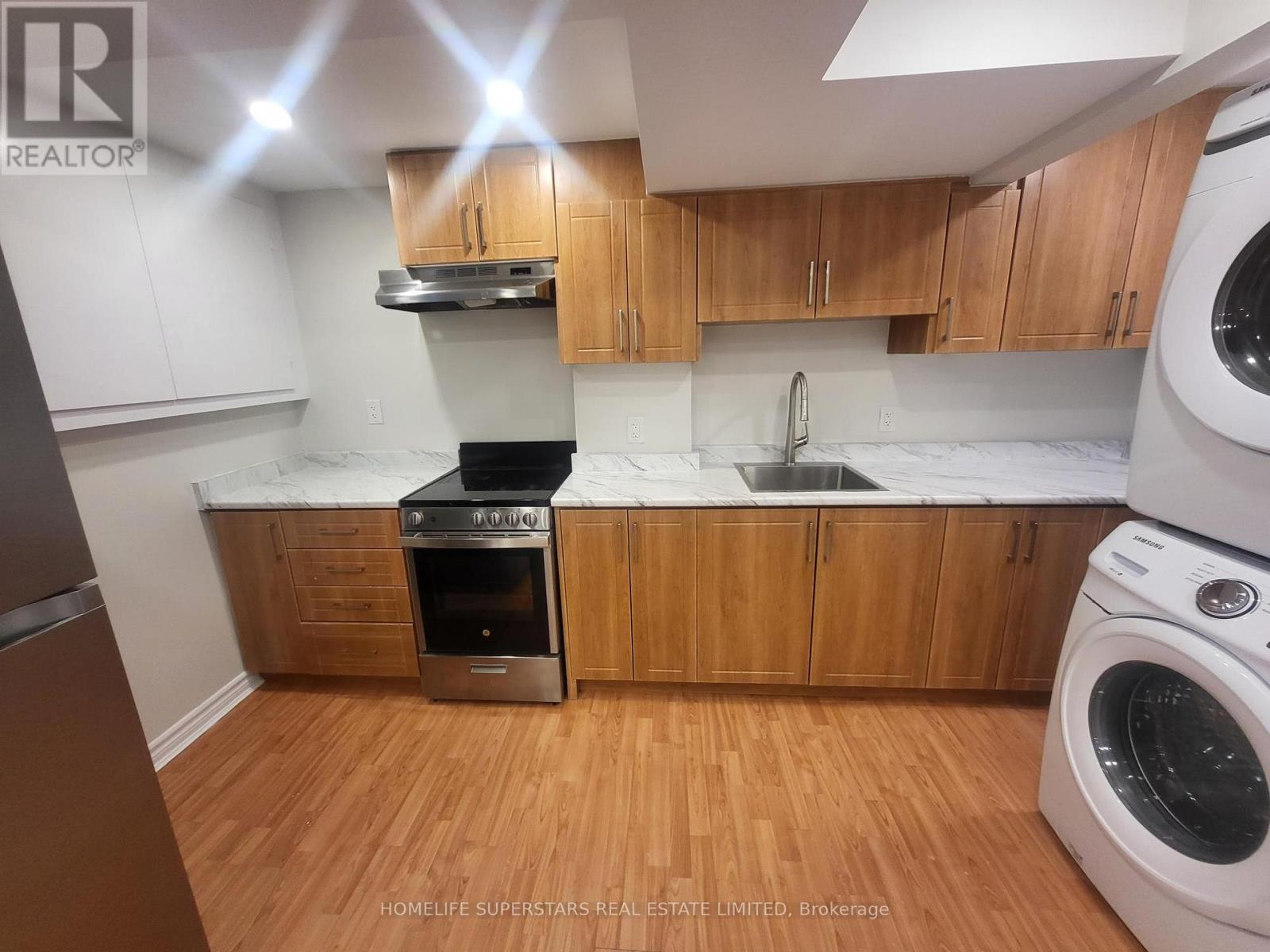 1585 Gowling Terrace, Milton, Ontario  L9T 5J7 - Photo 4 - W13615236