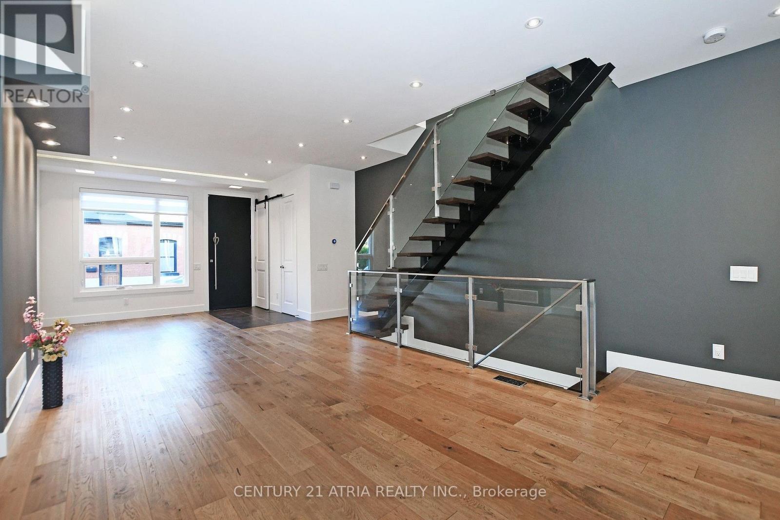 10 Palmerston Avenue, Toronto, Ontario  M6J 2H7 - Photo 6 - C13583902