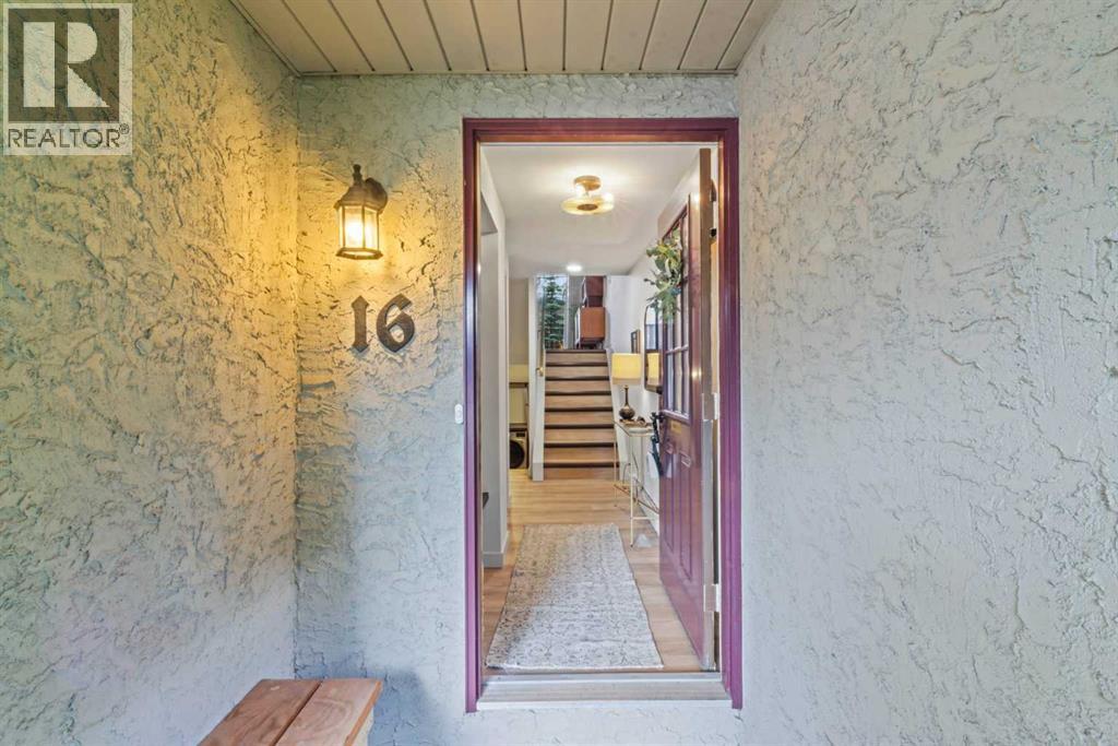 16, 140 Point Drive NW, Calgary, Alberta  T3B 4W3 - Photo 3 - A2324631