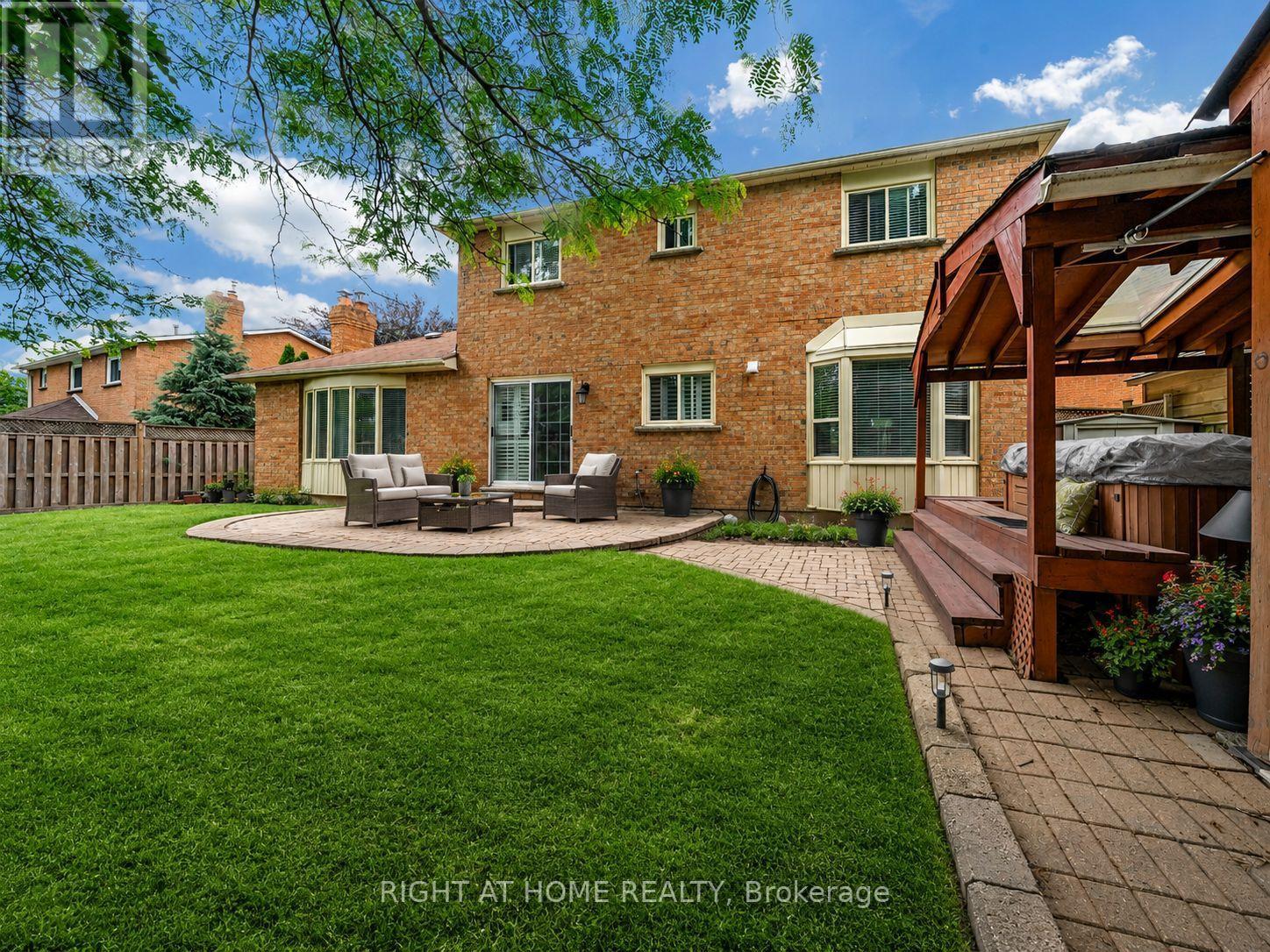 2573 Oshkin Court, Mississauga, Ontario  L5N 3Z3 - Photo 8 - W13492240