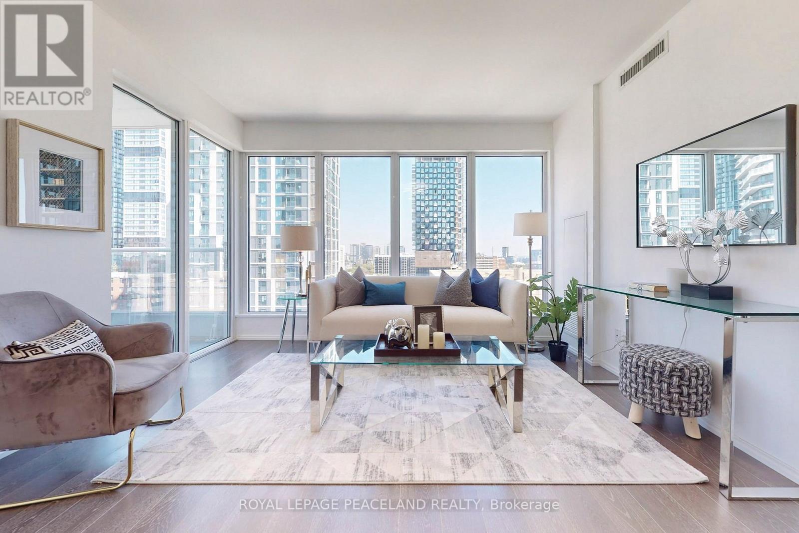 1810 - 68 Shuter Street, Toronto, Ontario  M5B 1B4 - Photo 3 - C13615276