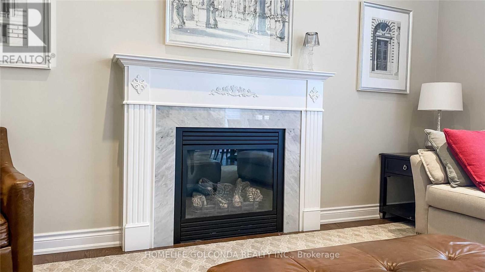 28 Stollery Pond Crescent, Markham, Ontario  L6C 0V1 - Photo 4 - N13615286