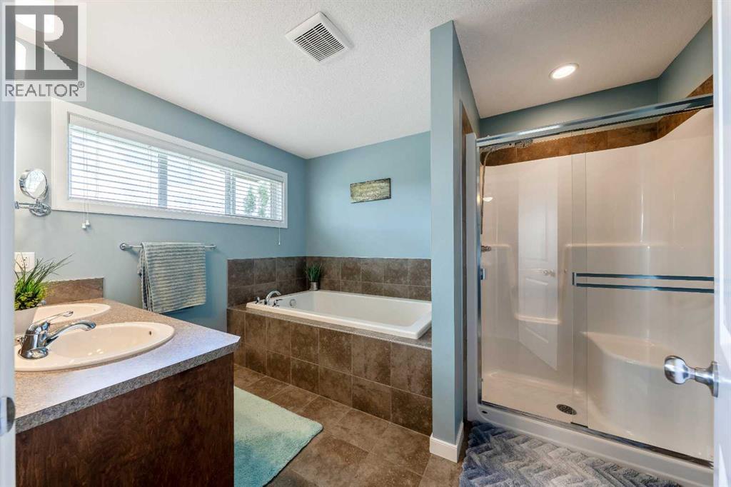 1065 Hillcrest Lane Sw, Airdrie, Alberta  T4B 3R6 - Photo 12 - A2323387