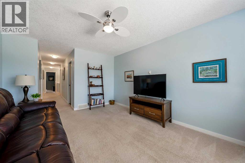 1065 Hillcrest Lane Sw, Airdrie, Alberta  T4B 3R6 - Photo 17 - A2323387