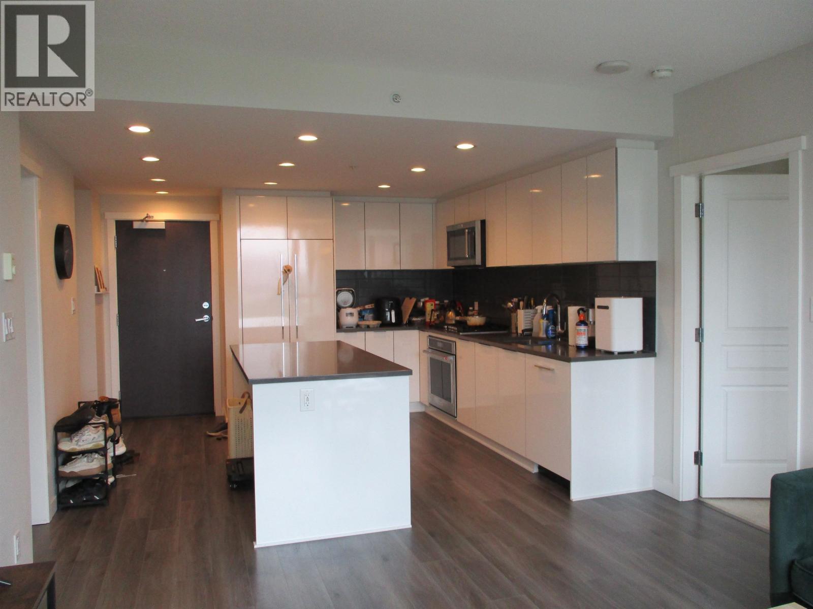 2304 3100 Windsor Gate, Coquitlam, British Columbia  V3B 0P3 - Photo 3 - R3150739