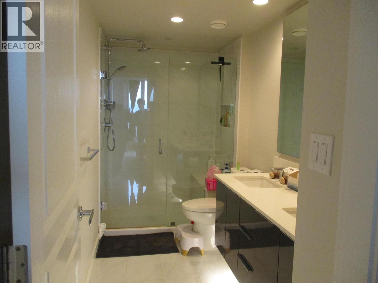 2304 3100 Windsor Gate, Coquitlam, British Columbia  V3B 0P3 - Photo 8 - R3150739
