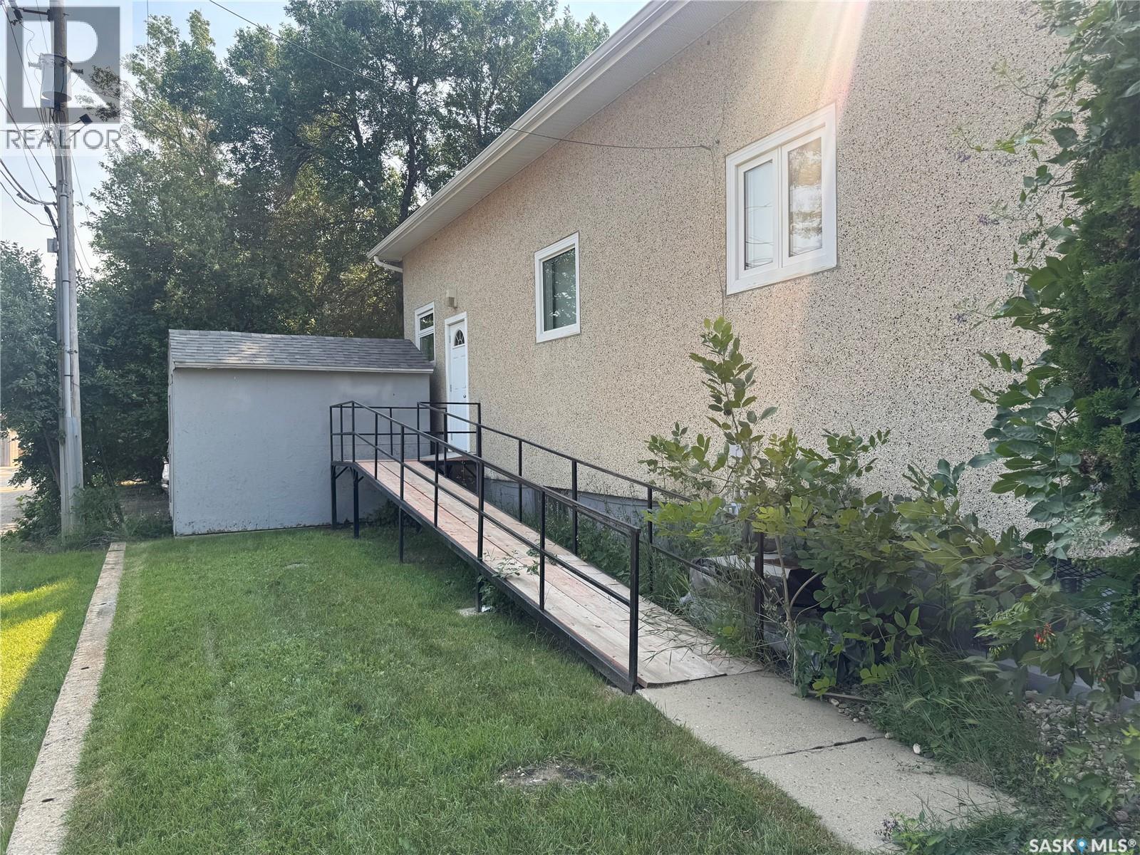 610 Souris Avenue, Weyburn, Saskatchewan  S4H 0E3 - Photo 4 - SK043960