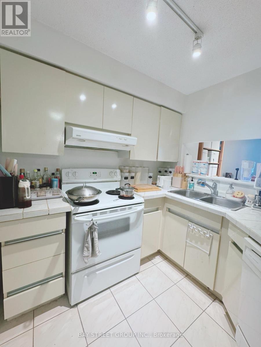 1512 - 24 Wellesley Street W, Toronto, Ontario  M4Y 2X6 - Photo 10 - C13615396