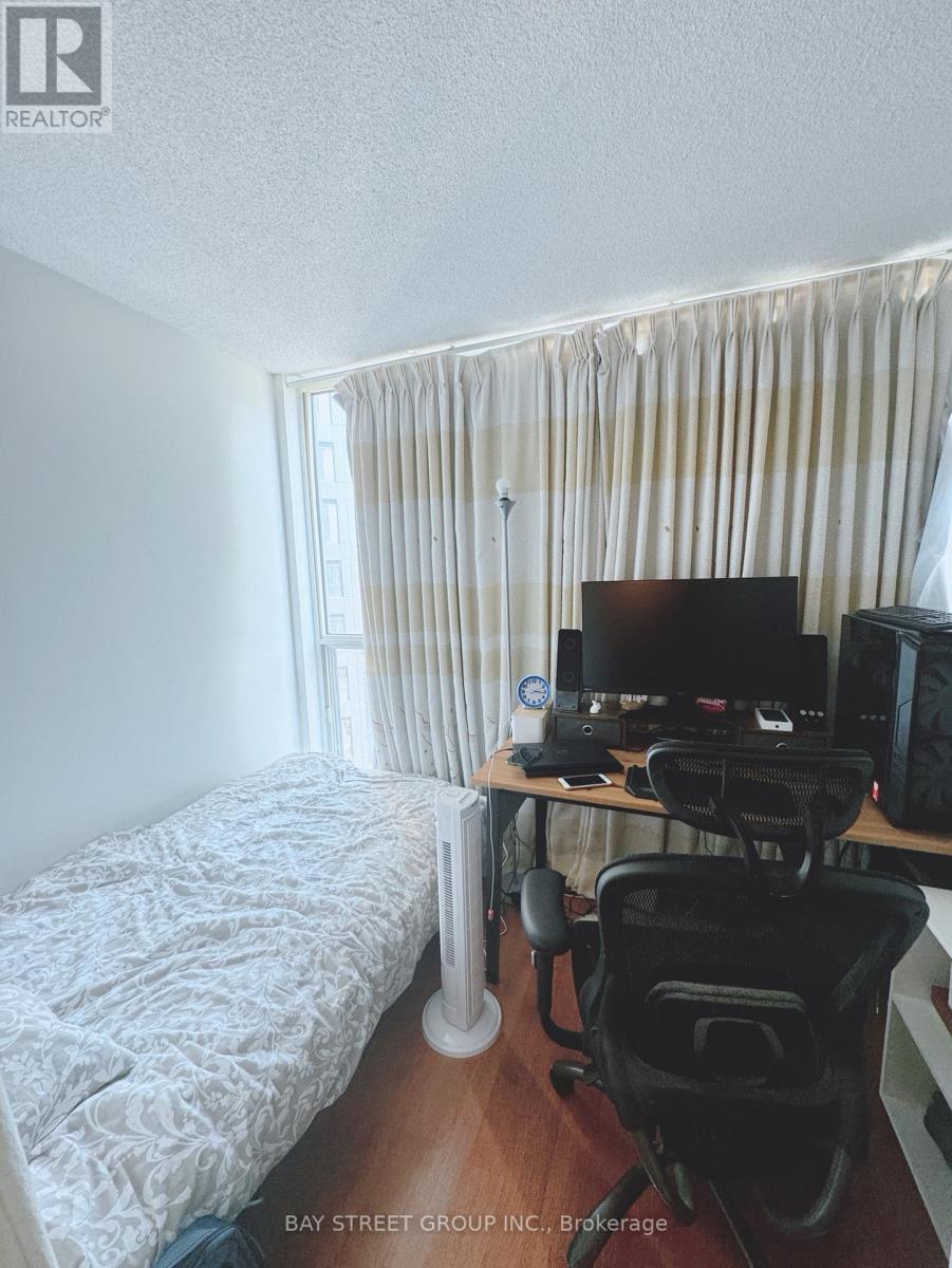 1512 - 24 Wellesley Street W, Toronto, Ontario  M4Y 2X6 - Photo 13 - C13615396