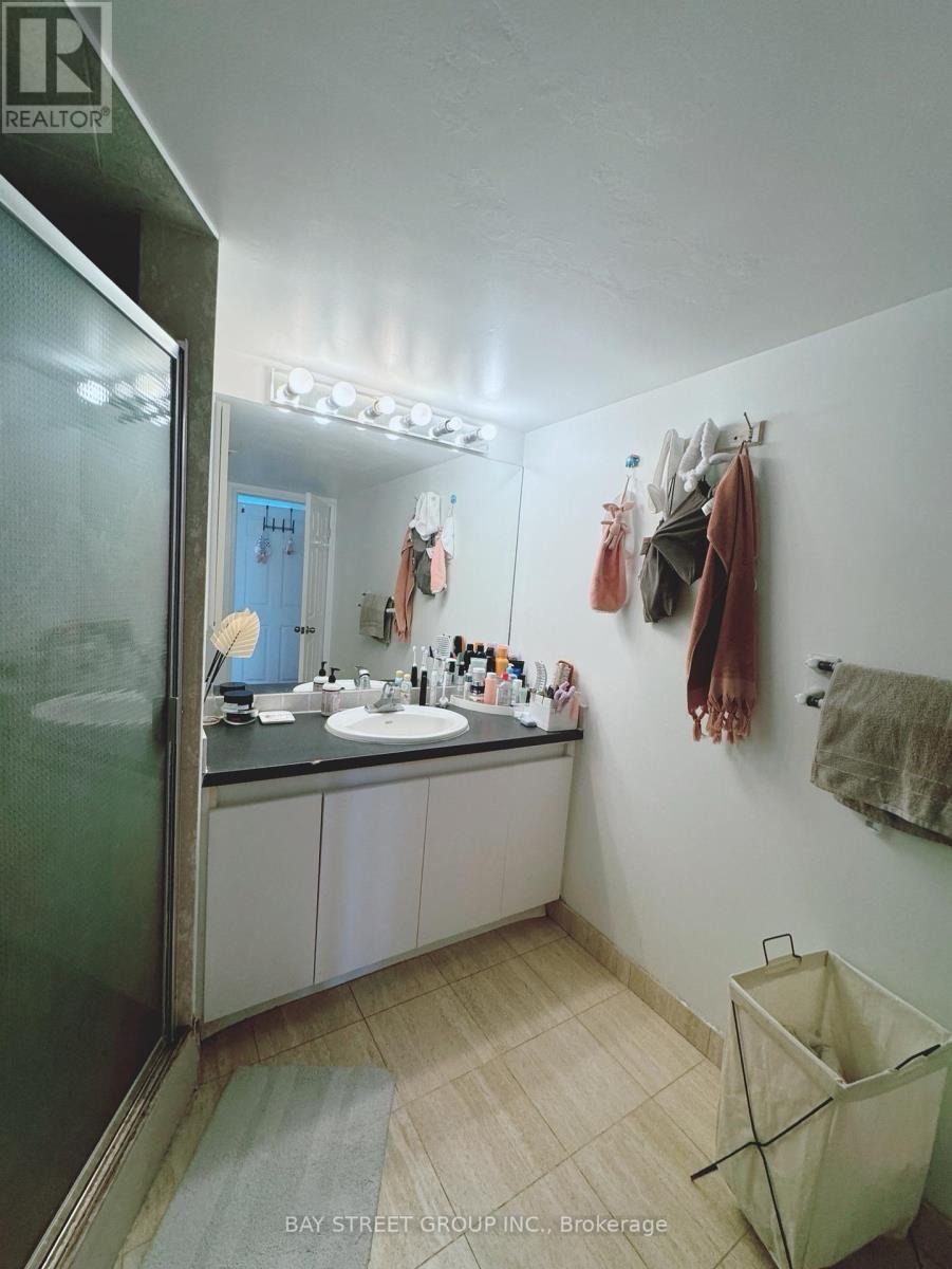 1512 - 24 Wellesley Street W, Toronto, Ontario  M4Y 2X6 - Photo 15 - C13615396