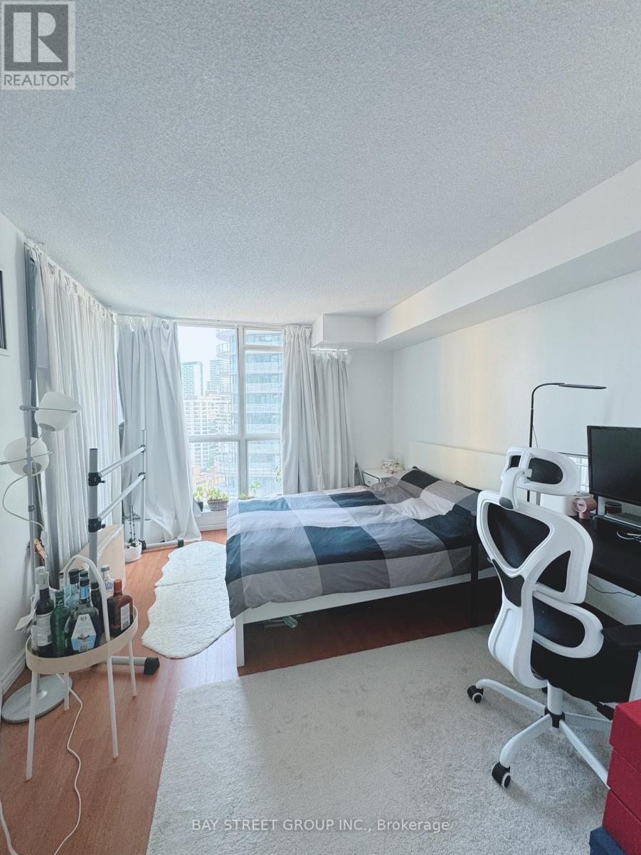 1512 - 24 Wellesley Street W, Toronto, Ontario  M4Y 2X6 - Photo 2 - C13615396