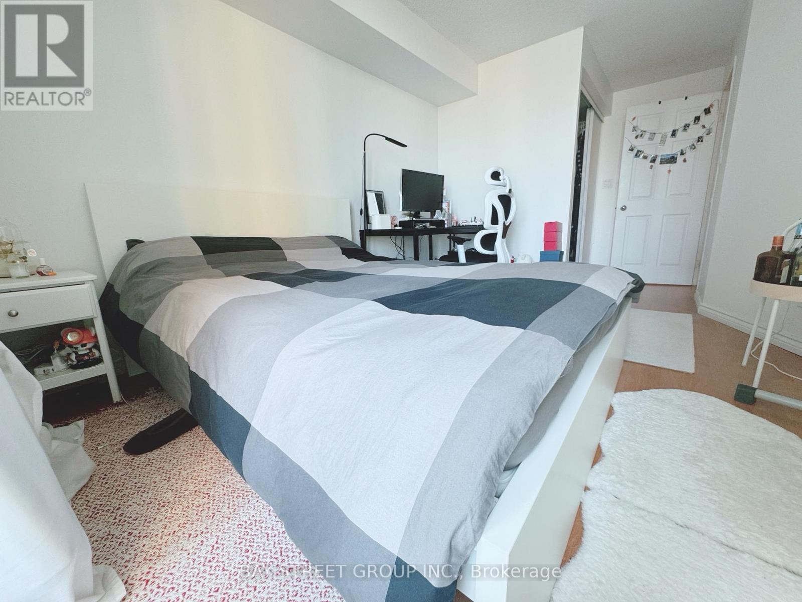1512 - 24 Wellesley Street W, Toronto, Ontario  M4Y 2X6 - Photo 3 - C13615396