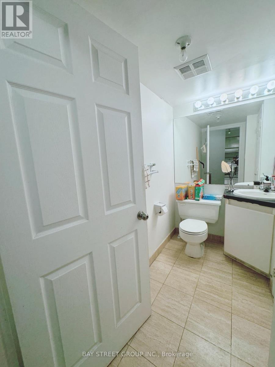 1512 - 24 Wellesley Street W, Toronto, Ontario  M4Y 2X6 - Photo 4 - C13615396