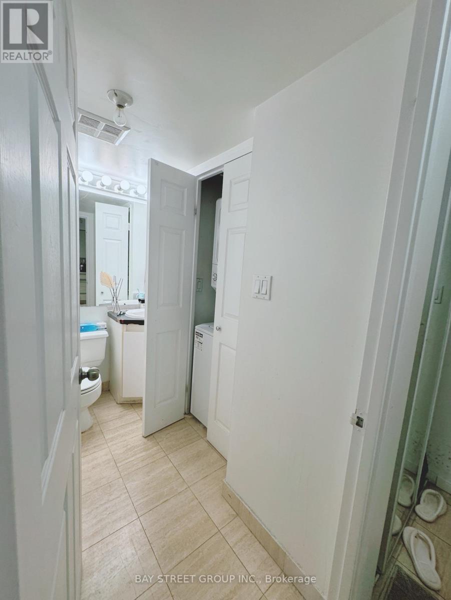 1512 - 24 Wellesley Street W, Toronto, Ontario  M4Y 2X6 - Photo 5 - C13615396