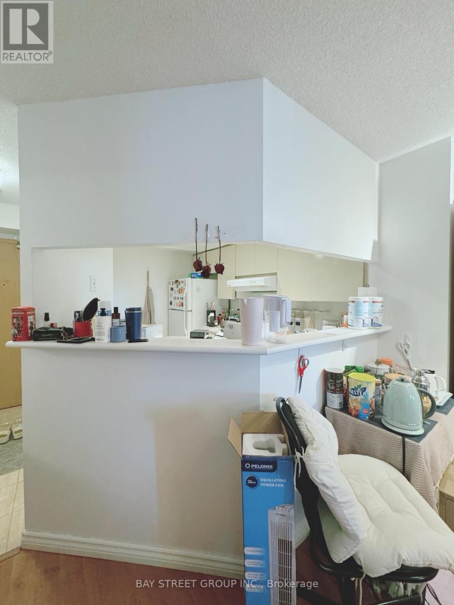 1512 - 24 Wellesley Street W, Toronto, Ontario  M4Y 2X6 - Photo 8 - C13615396