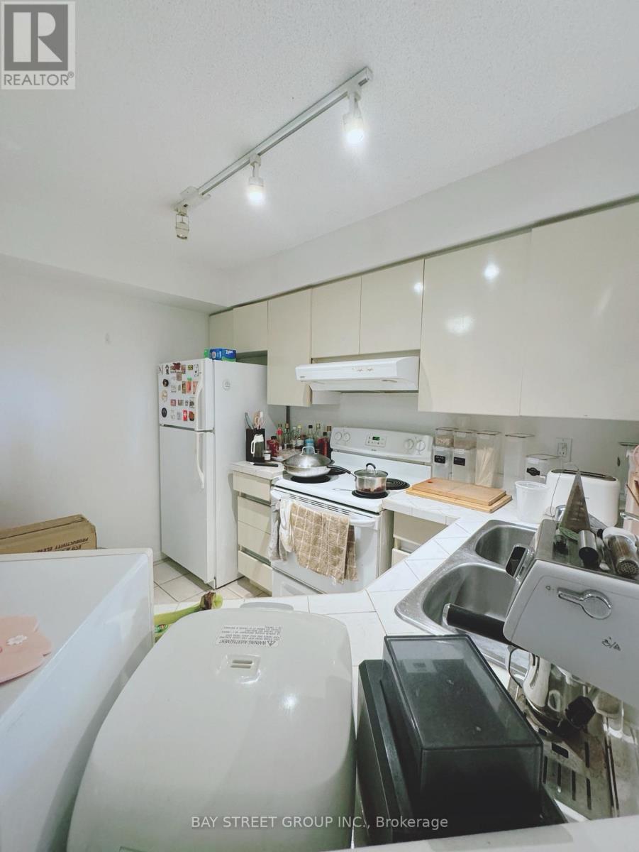1512 - 24 Wellesley Street W, Toronto, Ontario  M4Y 2X6 - Photo 9 - C13615396