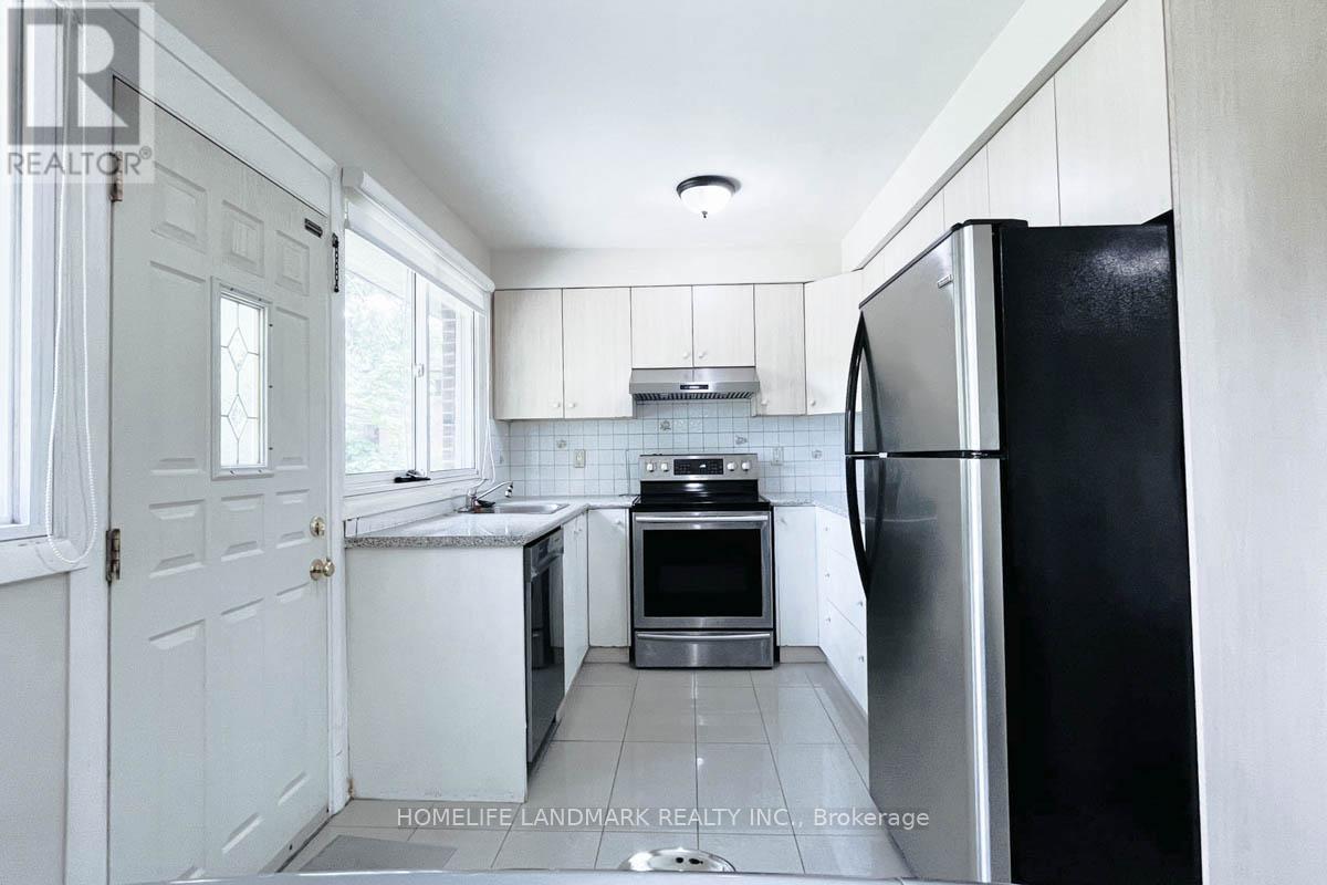 Main - 16 Lochinvar Crescent, Toronto, Ontario  M3A 3K1 - Photo 12 - C13615406
