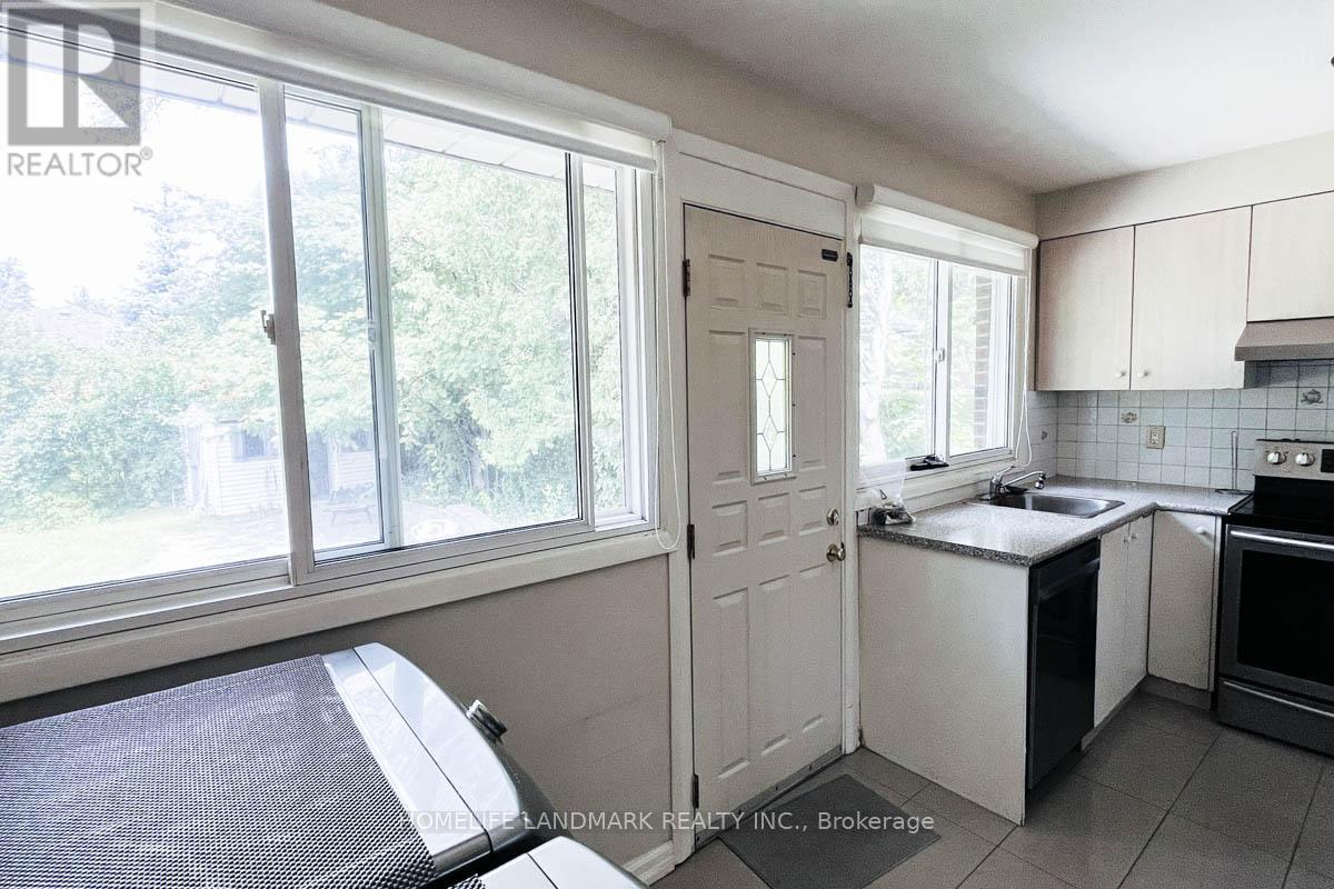 Main - 16 Lochinvar Crescent, Toronto, Ontario  M3A 3K1 - Photo 15 - C13615406