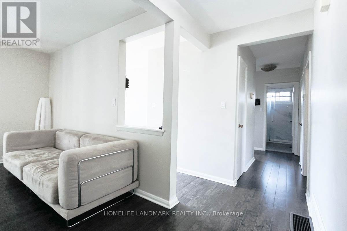 Main - 16 Lochinvar Crescent, Toronto, Ontario  M3A 3K1 - Photo 18 - C13615406