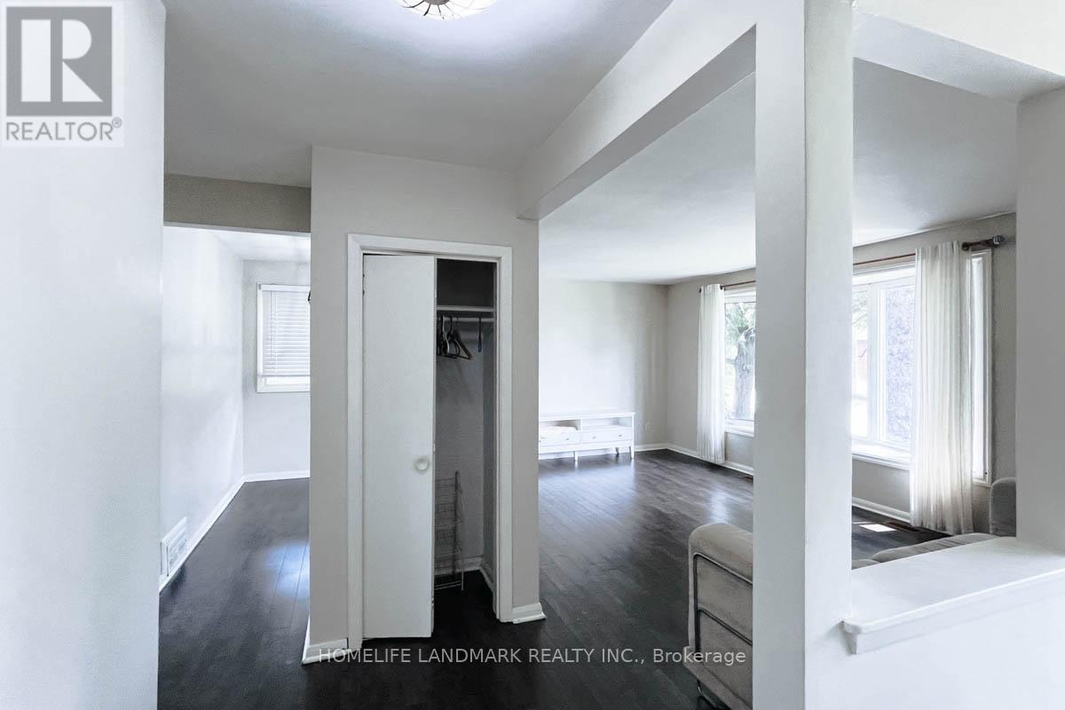 Main - 16 Lochinvar Crescent, Toronto, Ontario  M3A 3K1 - Photo 5 - C13615406