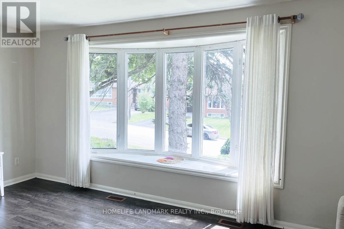 Main - 16 Lochinvar Crescent, Toronto, Ontario  M3A 3K1 - Photo 9 - C13615406