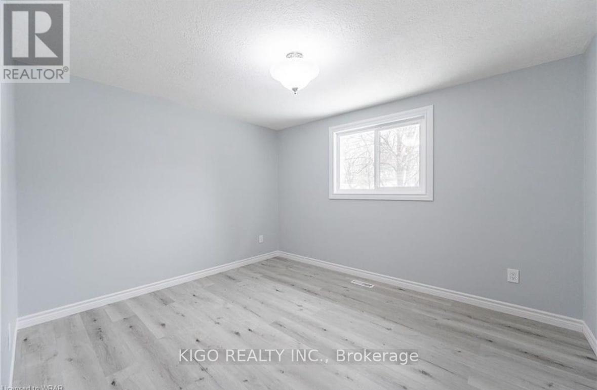 Upper - 4 Markwood Drive, Kitchener, Ontario  N2M 2H4 - Photo 11 - X13615414