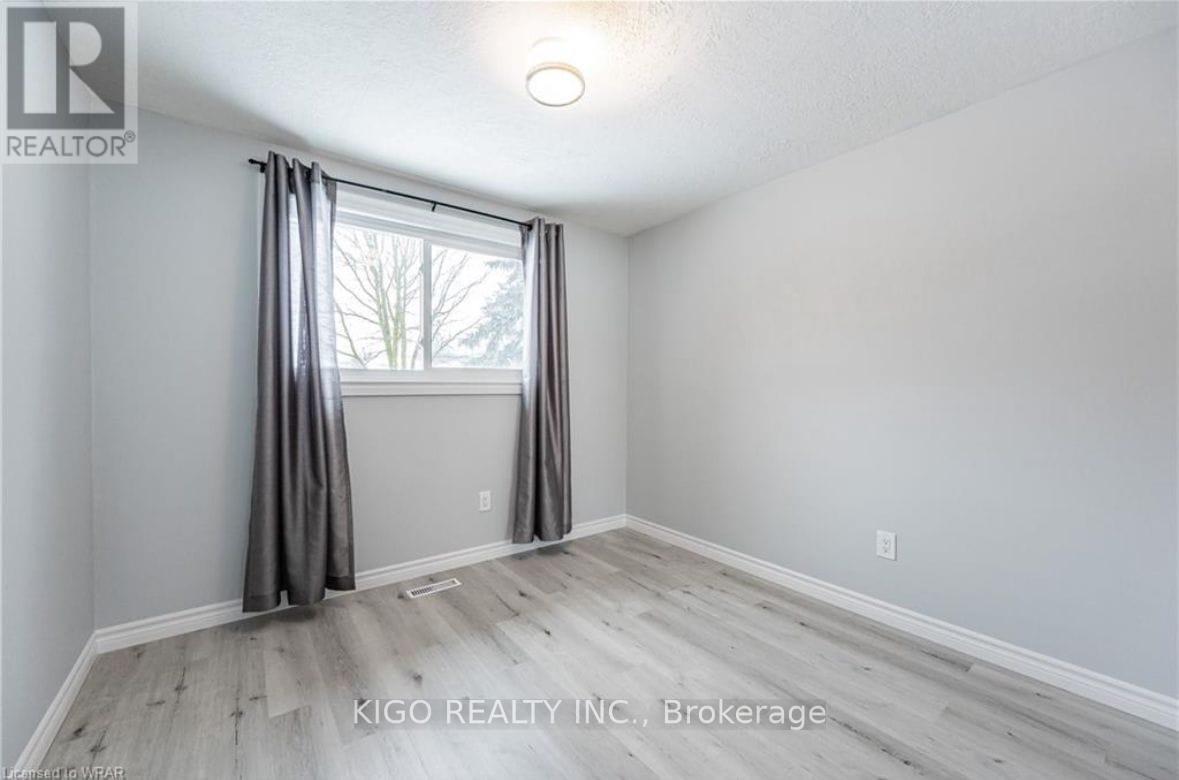 Upper - 4 Markwood Drive, Kitchener, Ontario  N2M 2H4 - Photo 12 - X13615414