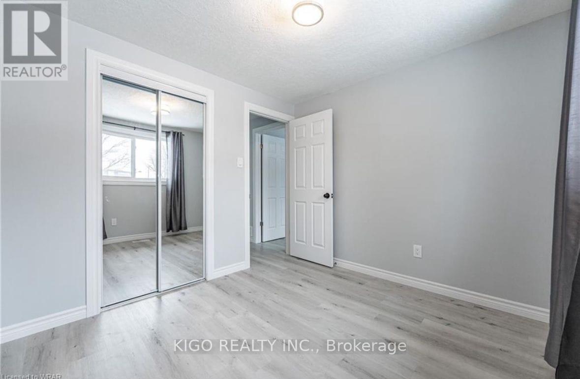 Upper - 4 Markwood Drive, Kitchener, Ontario  N2M 2H4 - Photo 13 - X13615414