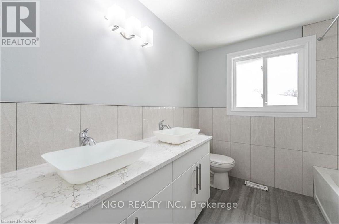 Upper - 4 Markwood Drive, Kitchener, Ontario  N2M 2H4 - Photo 16 - X13615414