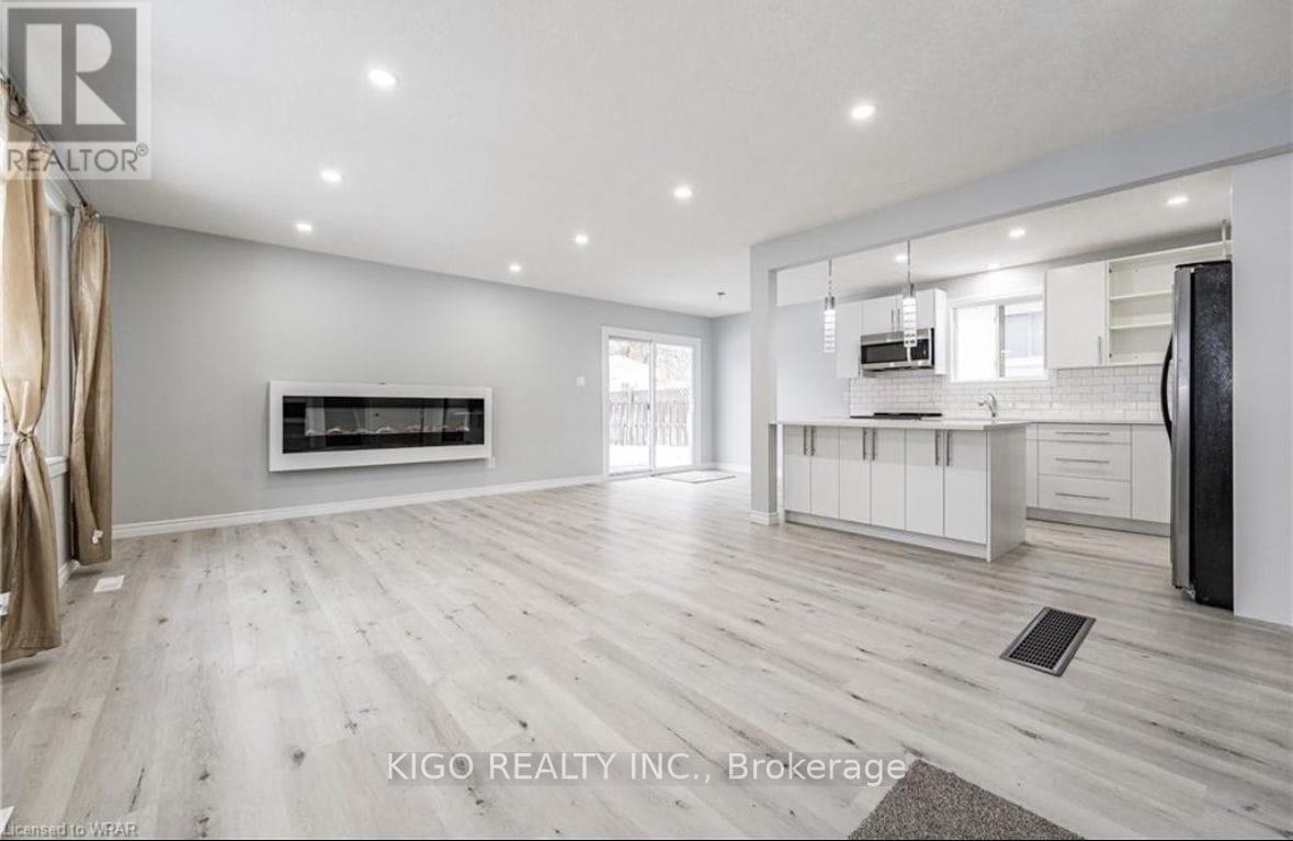 Upper - 4 Markwood Drive, Kitchener, Ontario  N2M 2H4 - Photo 4 - X13615414
