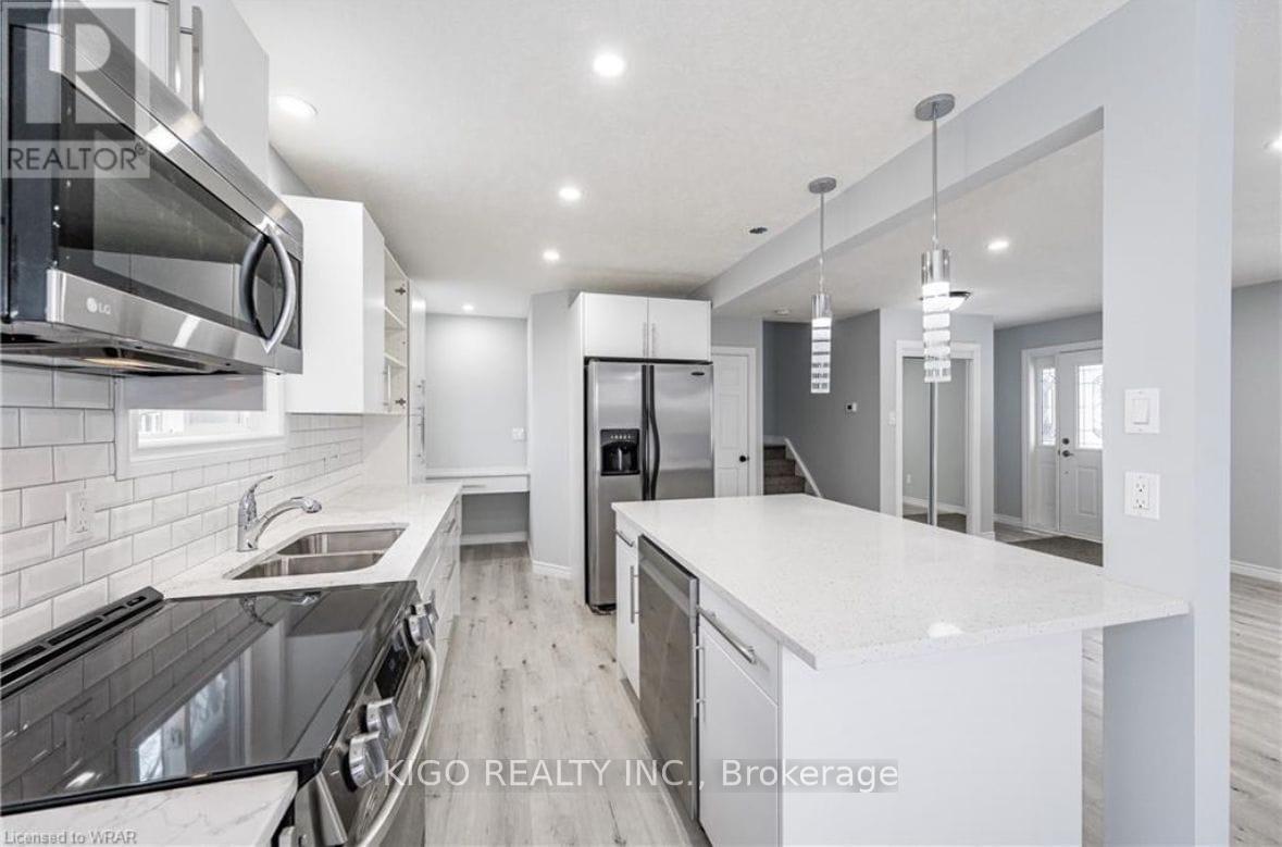 Upper - 4 Markwood Drive, Kitchener, Ontario  N2M 2H4 - Photo 7 - X13615414