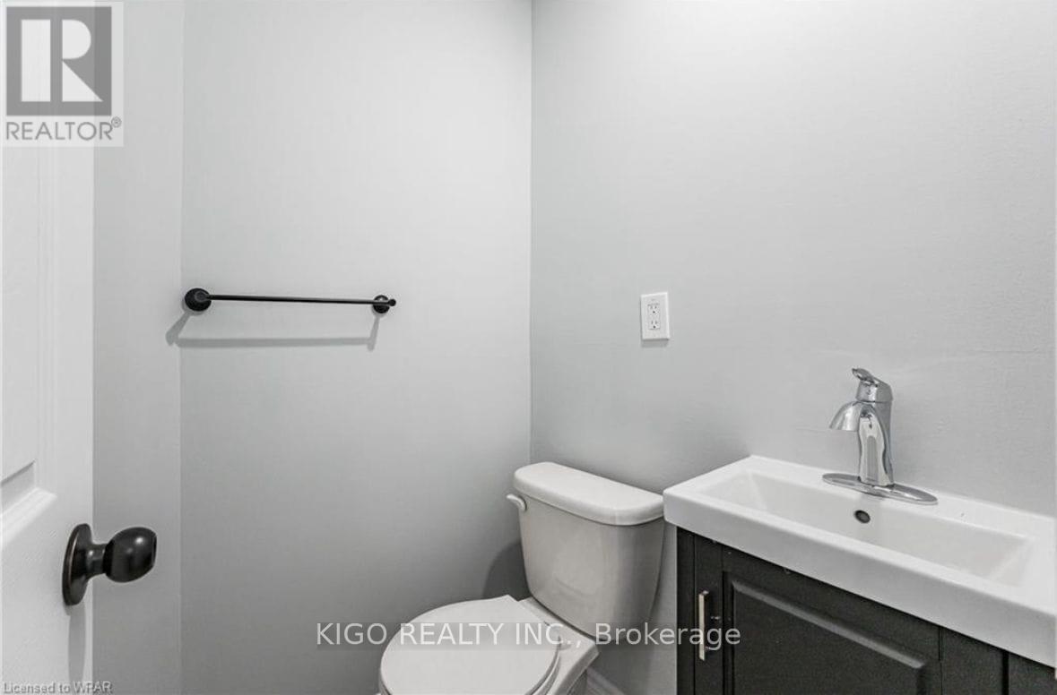 Upper - 4 Markwood Drive, Kitchener, Ontario  N2M 2H4 - Photo 9 - X13615414