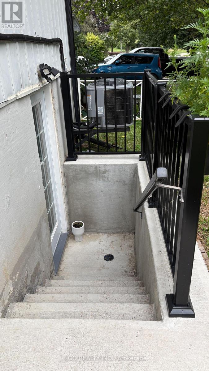 Lower - 4 Markwood Drive, Kitchener, Ontario  N2M 2H4 - Photo 2 - X13615418