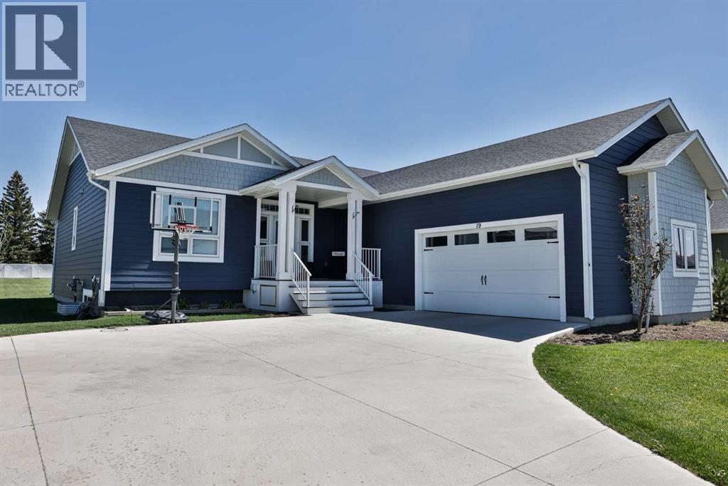 19 S 300 W, Raymond, Alberta  T0K 2S0 - Photo 1 - A2310471