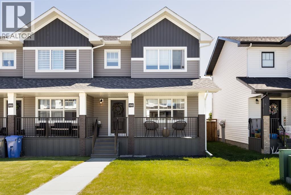 250 Halifax Close, Penhold, Alberta  T0M 1R0 - Photo 1 - A2325389