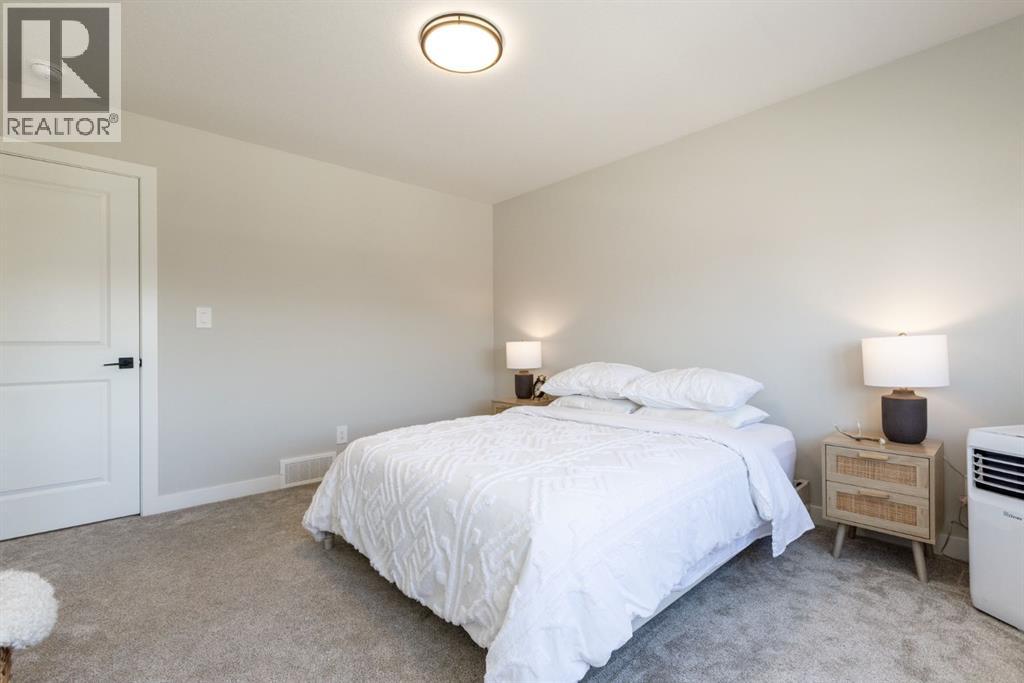 250 Halifax Close, Penhold, Alberta  T0M 1R0 - Photo 28 - A2325389