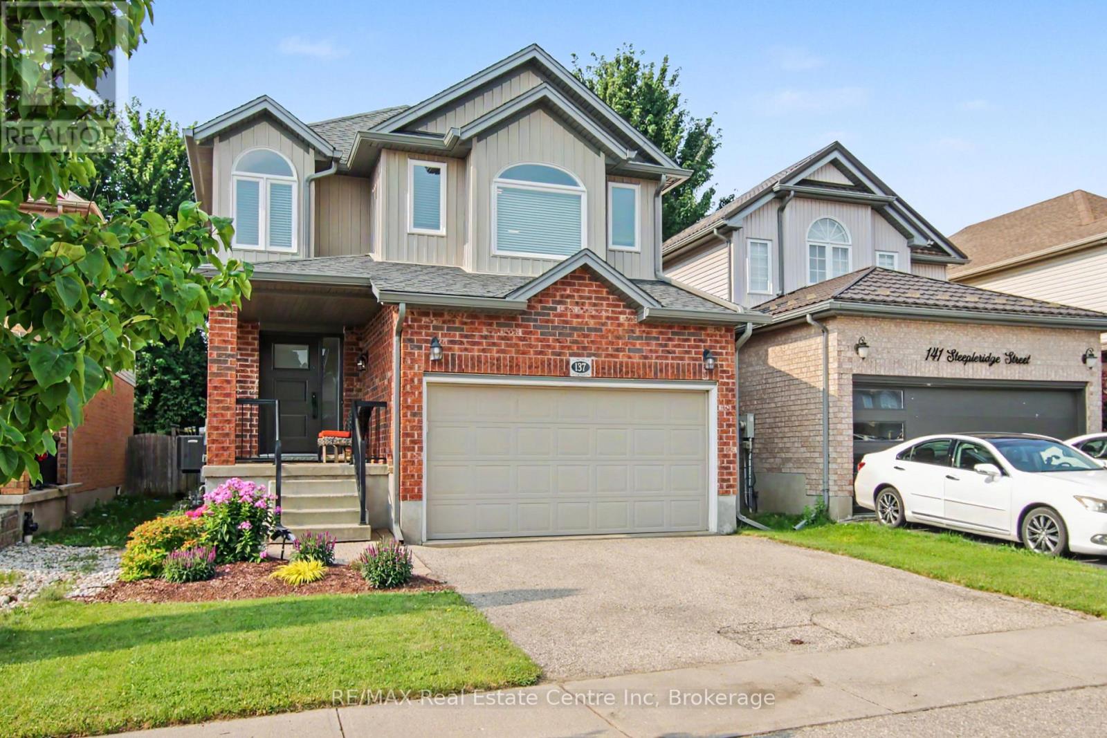 137 Steepleridge Street, Kitchener, Ontario  N2P 2W2 - Photo 2 - X13615442