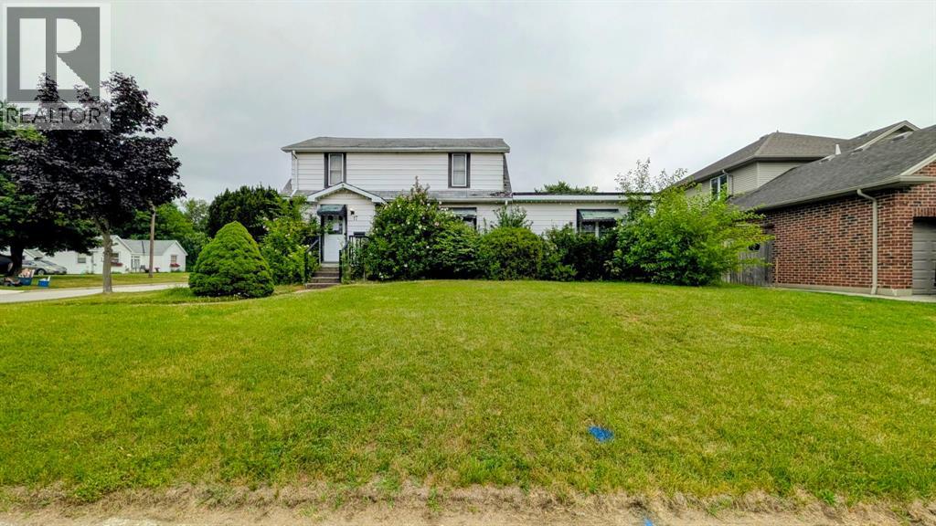 17 ALBERT STREET, Point Edward, Ontario